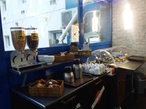 Imagen de la habitación del Hotel Macon La Salle. Foto 10