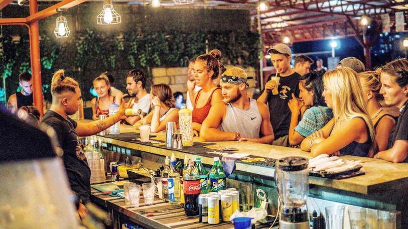 Imagen del bar/restaurante del Hotel Mad Monkey Pai. Foto 4