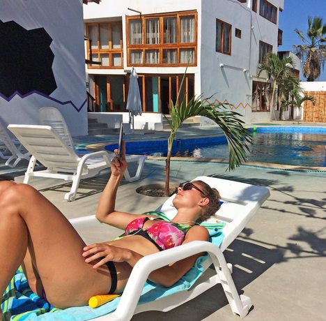 Imagen de la piscina del Hotel MadWoods Hostel. Foto 16