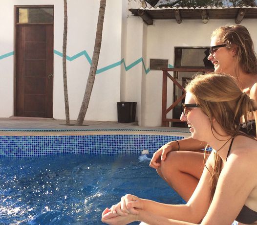 Imagen de la piscina del Hotel MadWoods Hostel. Foto 19