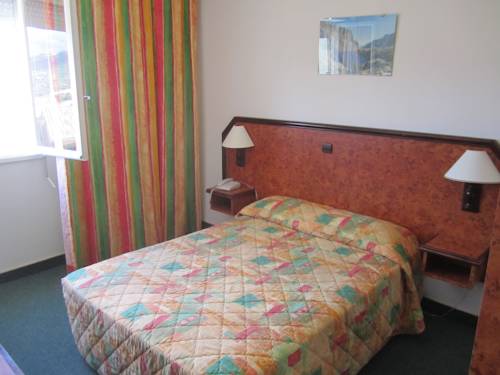 Imagen de la habitación del Hotel Madame Mere. Foto 7