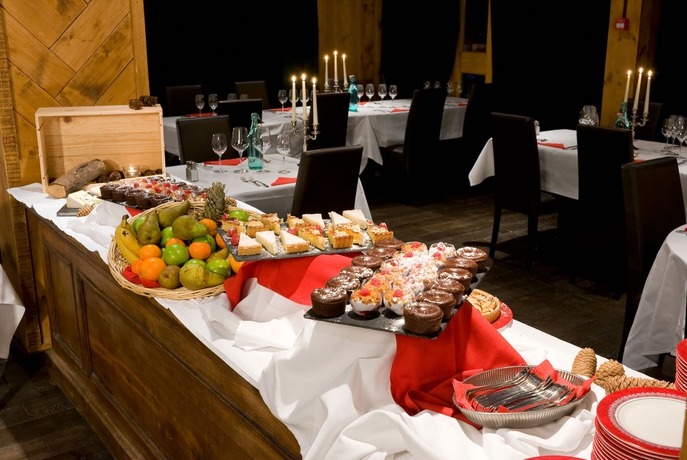 Imagen del bar/restaurante del Hotel Madame Vacances Le Mottaret. Foto 3