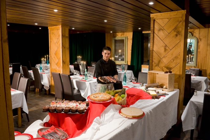 Imagen del bar/restaurante del Hotel Madame Vacances Le Mottaret. Foto 4