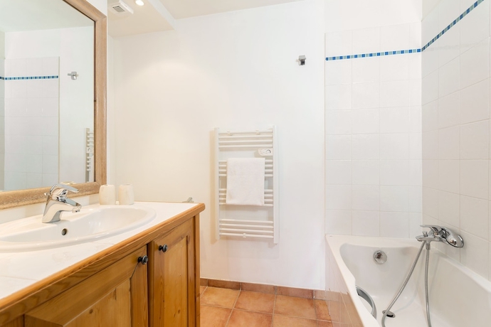 Imagen de la habitación del Hotel Madame Vacances Les Chalets De La Diva. Foto 15