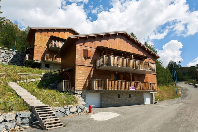 Imagen general del Hotel Madame Vacances Les Chalets De La Diva. Foto 2