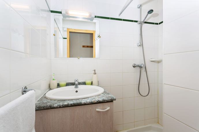 Imagen de la habitación del Hotel Madame Vacances Les Chalets des Alpages. Foto 11