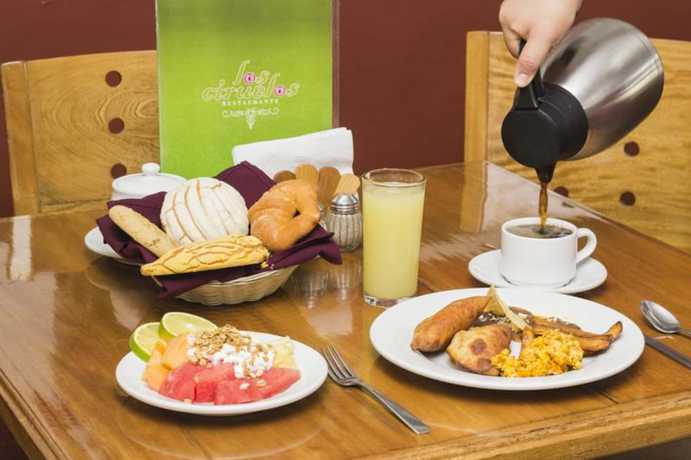 Imagen del bar/restaurante del Hotel Madan Cardenas. Foto 3