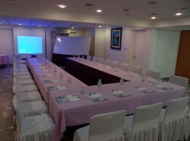 Imagen de los interiores del Hotel Madan Cardenas. Foto 16