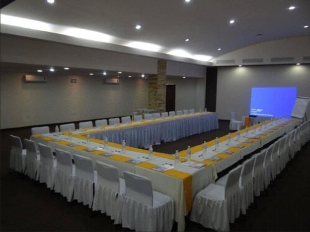 Imagen de los interiores del Hotel Madan Cardenas. Foto 18