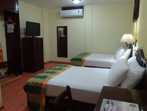 Imagen de la habitación del Hotel Madan Cardenas. Foto 13