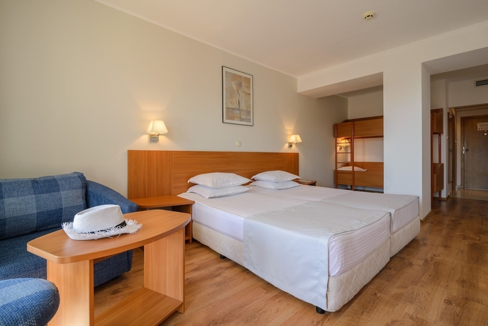 Imagen de la habitación del Hotel Madara Park. Foto 8