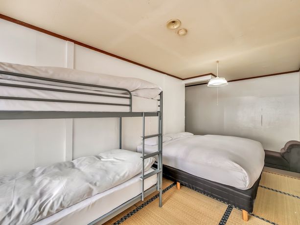 Imagen de la habitación del Hotel Madarao. Foto 13