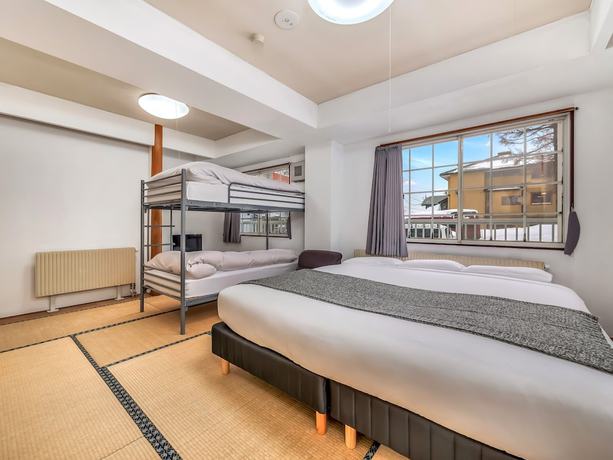 Imagen de la habitación del Hotel Madarao. Foto 14