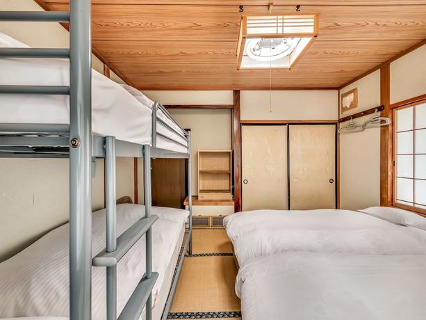 Imagen de la habitación del Hotel Madarao. Foto 15