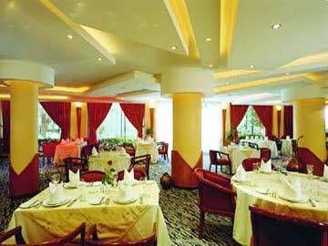 Imagen del bar/restaurante del Hotel Madareem. Foto 2