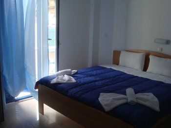 Imagen de los exteriores del Hotel Madares. Foto 9