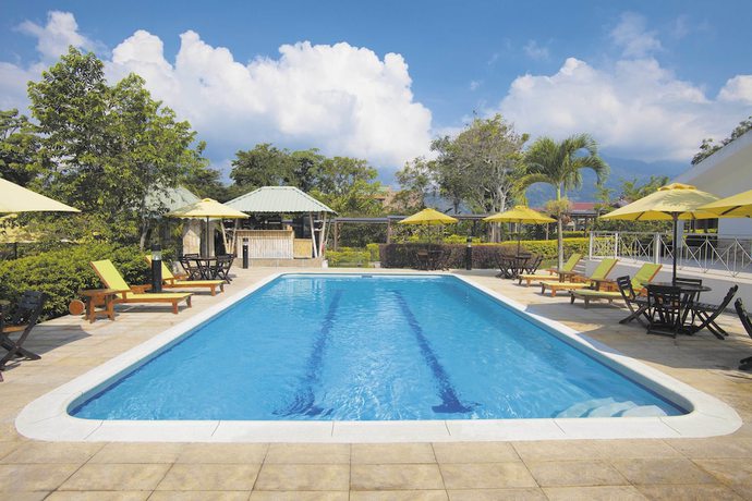 Imagen de la piscina del Hotel Madaura. Foto 20