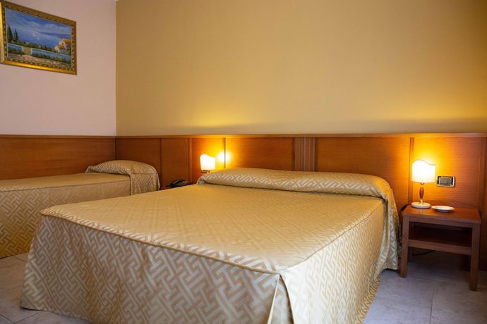 Imagen de la habitación del Hotel Maddaloni. Foto 3