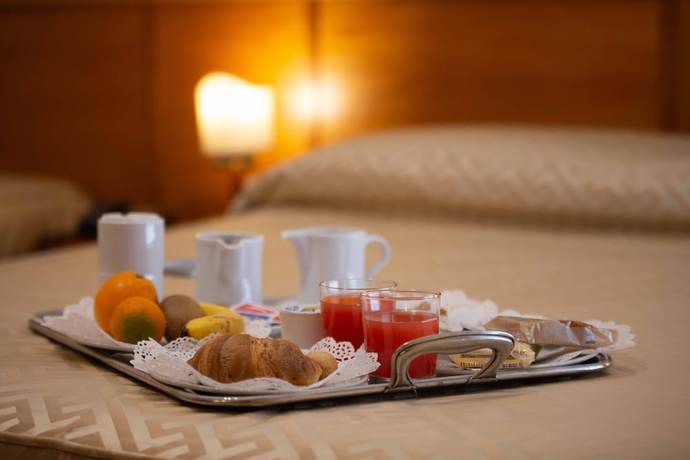 Imagen de la habitación del Hotel Maddaloni. Foto 4