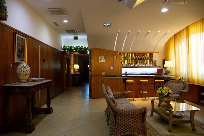 Imagen de los interiores del Hotel Maddaloni. Foto 16