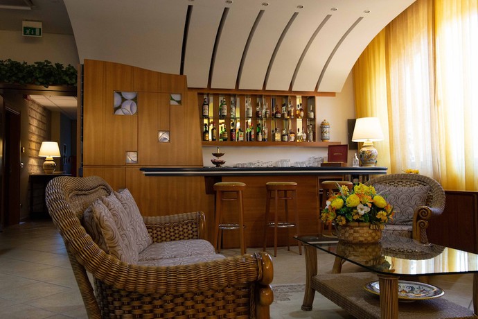 Imagen de los interiores del Hotel Maddaloni. Foto 17