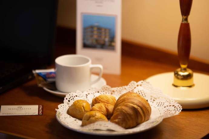 Imagen de la habitación del Hotel Maddaloni. Foto 11