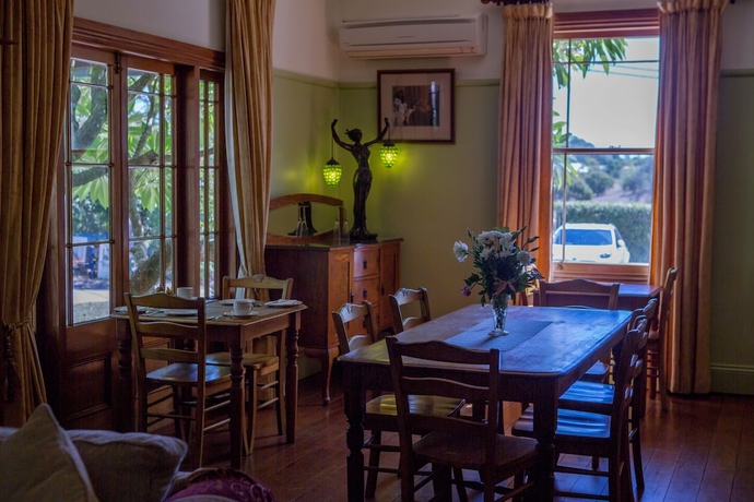 Imagen de los interiores del Hotel Maddies Of Bolwarra. Foto 19