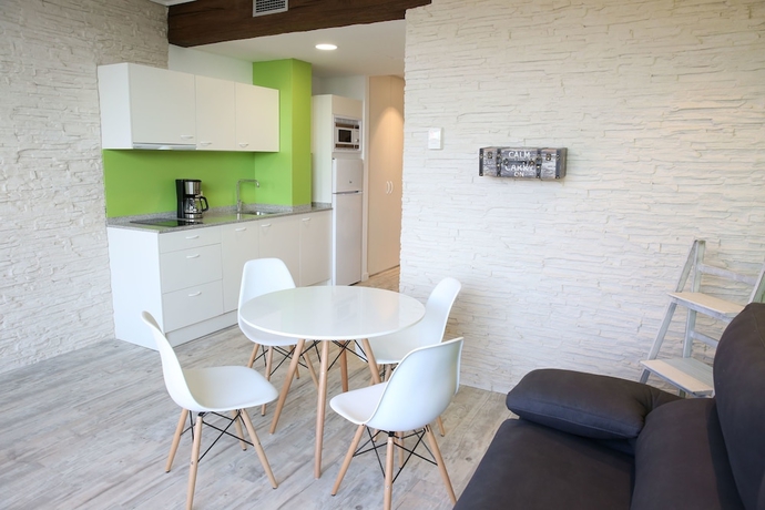 Imagen de la habitación del Hotel Maddiola Apartamentos. Foto 13
