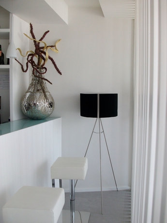 Imagen de los interiores del Hotel Made Inn Entroncamento. Foto 5