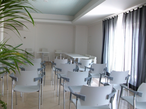 Imagen de los interiores del Hotel Made Inn Entroncamento. Foto 6