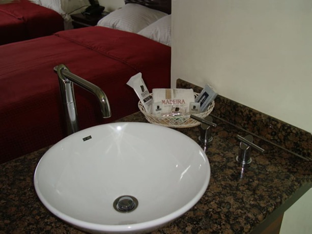 Imagen de la habitación del Hotel Madeira, Acatitl&aacute;n de Zaragoza. Foto 8