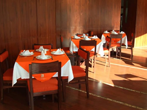 Imagen del bar/restaurante del Hotel Madeira, Acatitl&aacute;n de Zaragoza. Foto 3