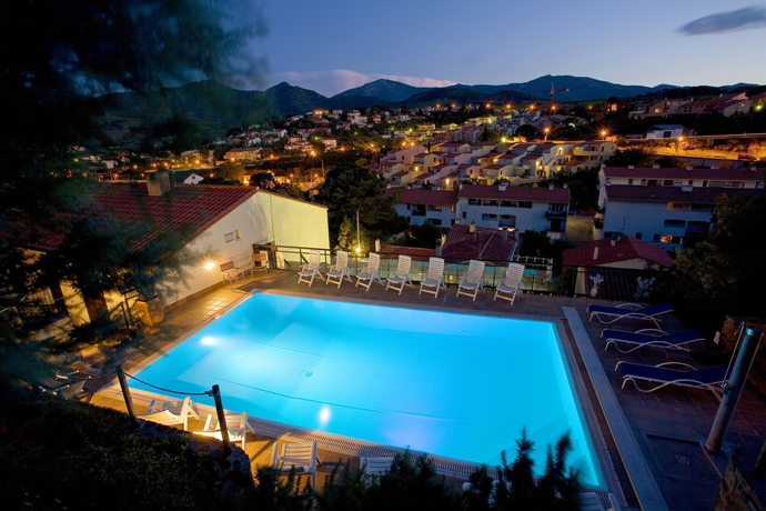 Imagen de la piscina del Hotel Madeloc. Foto 16