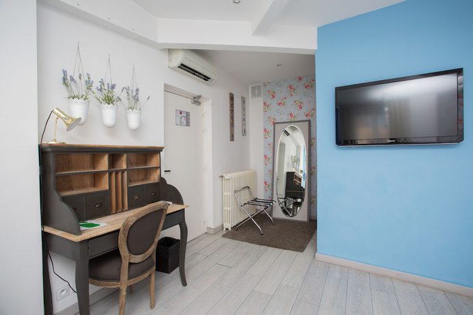 Imagen de la habitación del Hotel Mademoiselle, Antibes. Foto 2