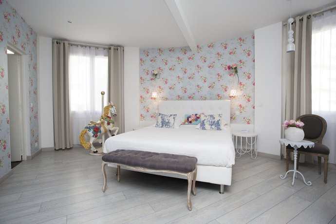 Imagen de la habitación del Hotel Mademoiselle, Antibes. Foto 5