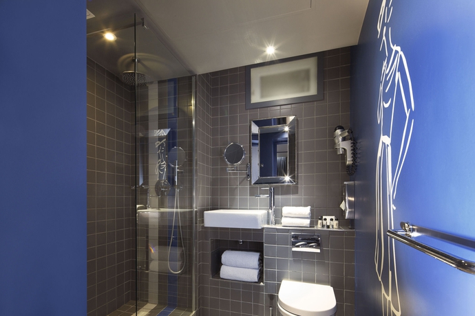 Imagen de la habitación del Hotel Mademoiselle, Gare du Nord. Foto 9