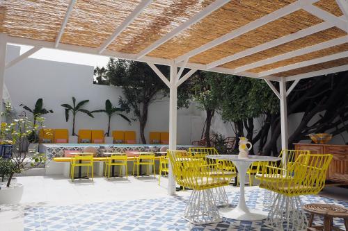 Imagen de los exteriores del Hotel Mademoiselle, JUAN LES PINS. Foto 7