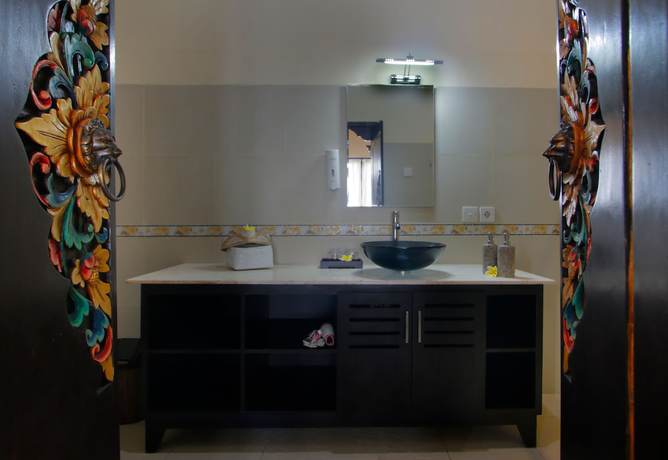 Imagen de la habitación del Hotel Madesimon Villa. Foto 10