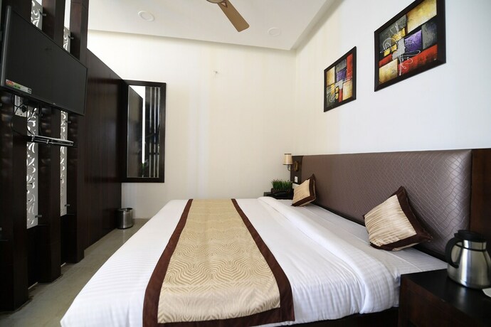 Imagen de la habitación del Hotel Madhav Muskan Residency. Foto 11
