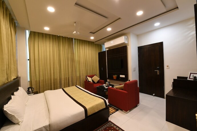 Imagen de la habitación del Hotel Madhav Muskan Residency. Foto 22