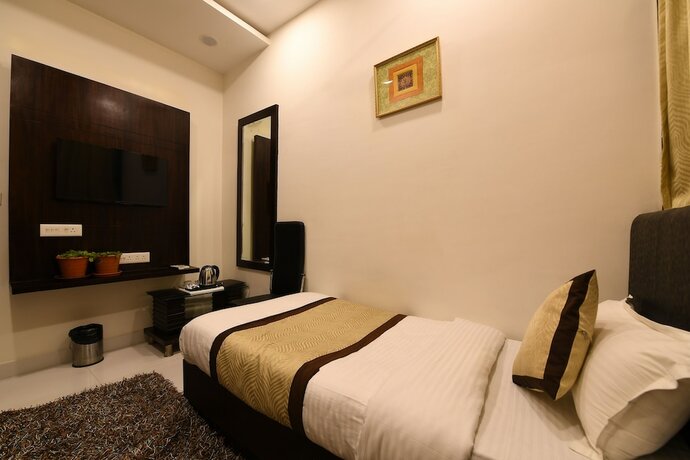 Imagen de la habitación del Hotel Madhav Muskan Residency. Foto 27