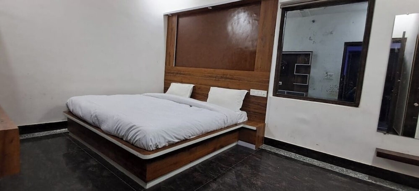 Imagen de la habitación del Hotel Madhu Sudhan. Foto 5