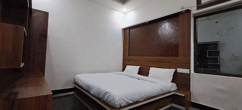 Imagen de la habitación del Hotel Madhu Sudhan. Foto 7
