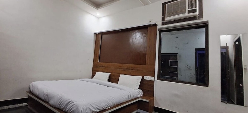 Imagen de la habitación del Hotel Madhu Sudhan. Foto 8