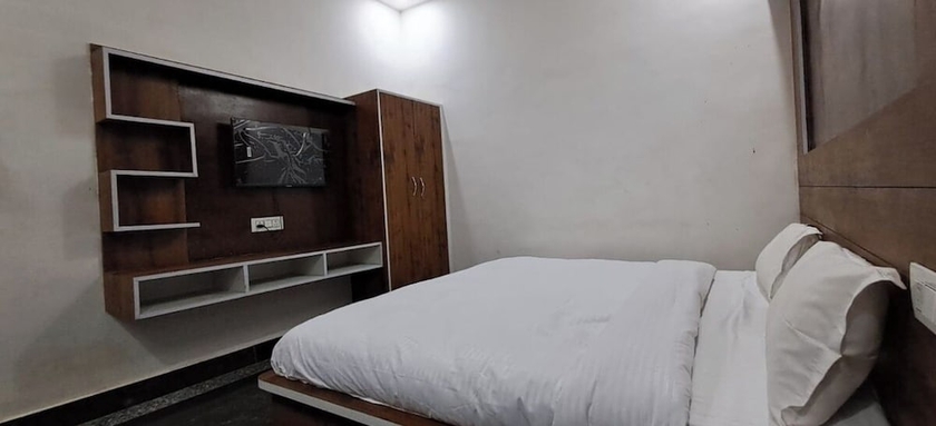 Imagen de la habitación del Hotel Madhu Sudhan. Foto 9