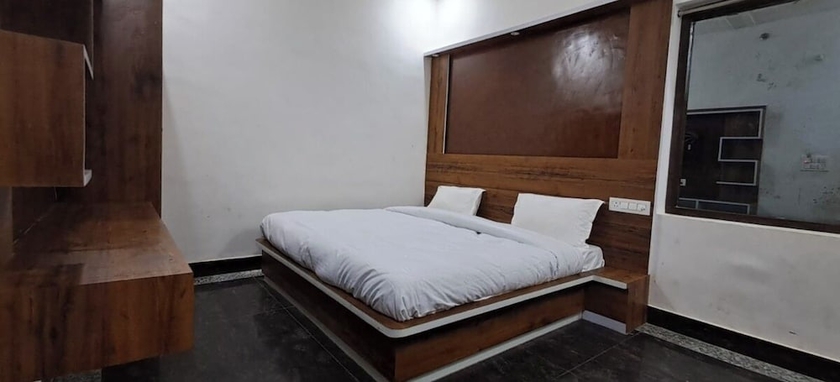Imagen de la habitación del Hotel Madhu Sudhan. Foto 10
