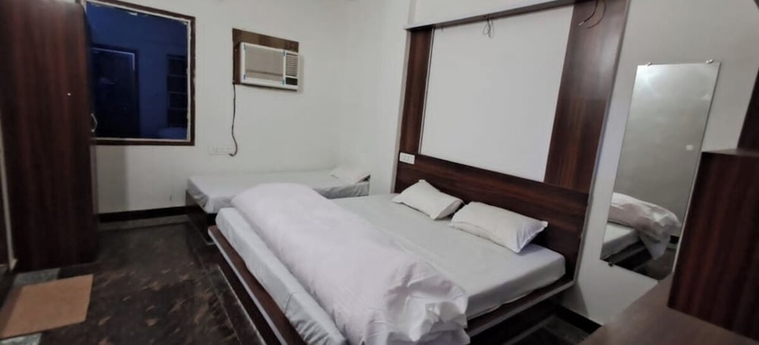 Imagen de la habitación del Hotel Madhu Sudhan. Foto 11