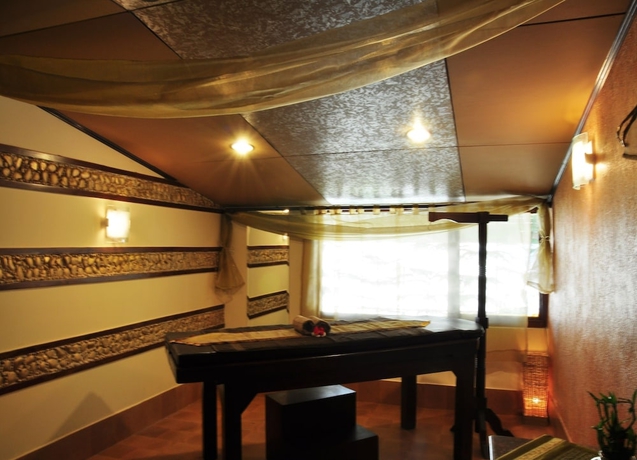 Imagen de la piscina del Hotel Madhuban Sarovar Portico Mussoorie. Foto 19