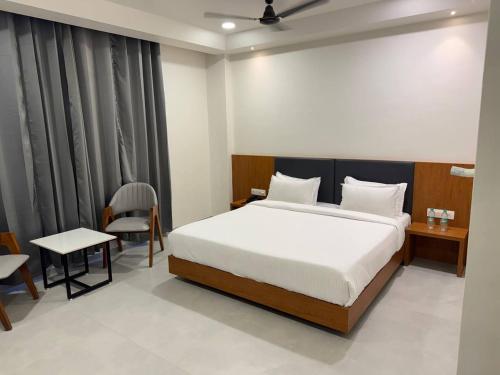 Imagen de la habitación del Hotel Madhukta Inn. Foto 19