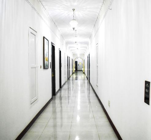 Imagen de los interiores del Hotel Madinat Al Bahr Business and Spa. Foto 8